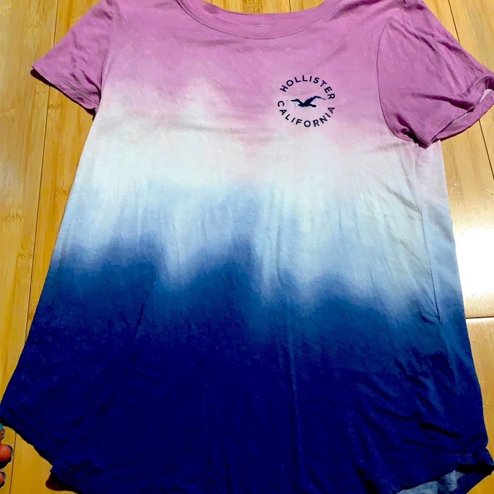 Basic soft and cozy Hollister tee size XS runs big